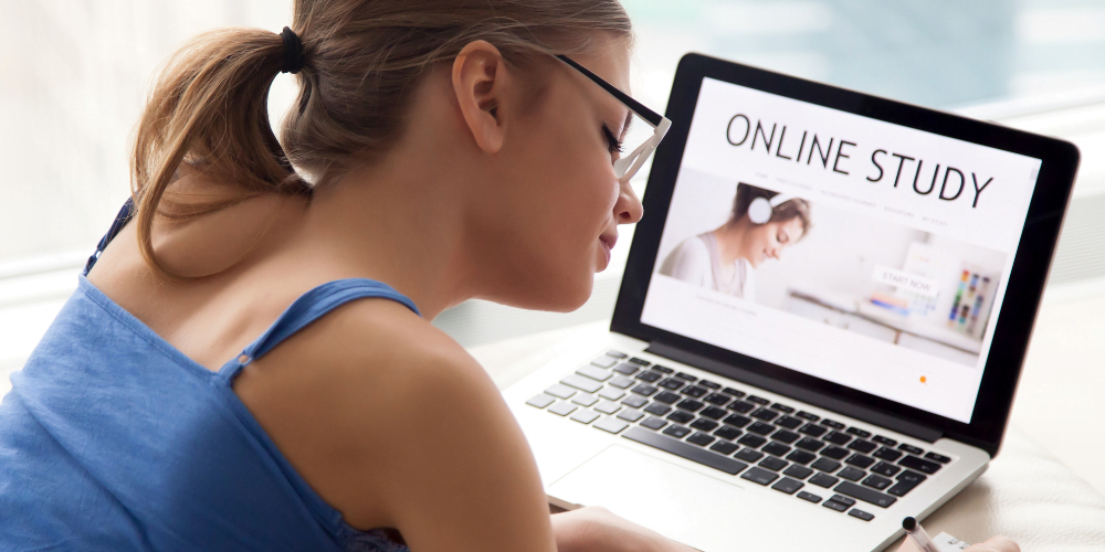 A lady doing an online course on her computer